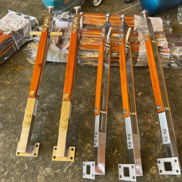 Trụ kính inox má gỗ, Inox 304 cầu thang, lan can chân mặt và chân hông.