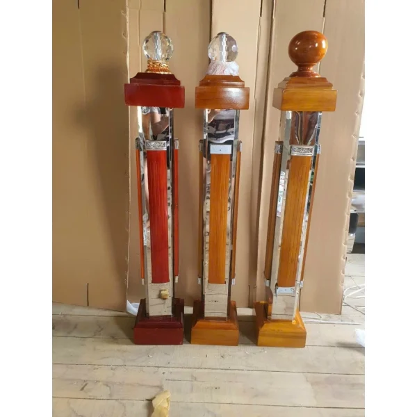 Trụ cái cầu thang inox trắng chân đầu gỗ quả thủy tinh